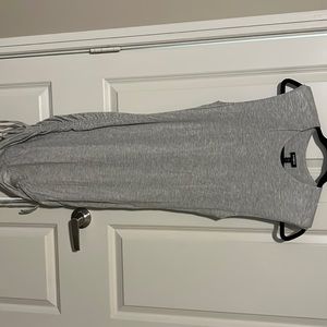 Sleeveless Gray Dress with shoulder pads